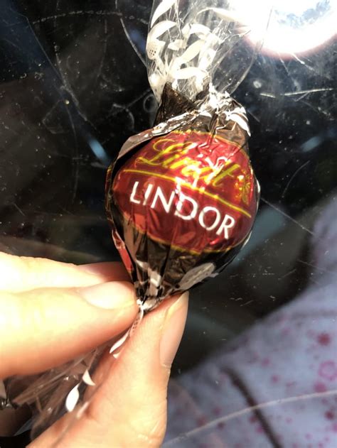 Does anyone know what flavor of lindor this is? : r/chocolate