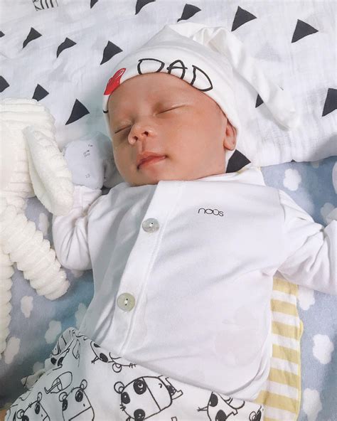 Mẹ bầu xinh đẹp như hot girl tiết lộ thứ đồ ăn mỗi ngày để con tăng cân đều đặn mà mẹ vẫn thon gọn