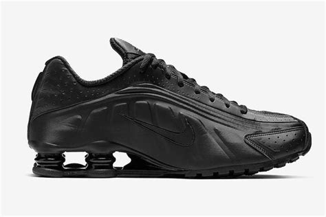 Nike Shox R4 Delivers the ‘Triple Black’ - Sneaker Freaker