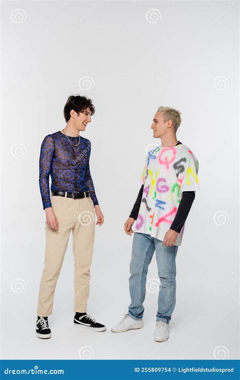 Largo Y Largo Del Feliz Hombre Gay Foto de archivo Imagen de género homosexual