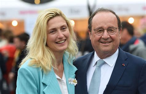 Julie Gayet et François Hollande duo complice à Rochefort Elle