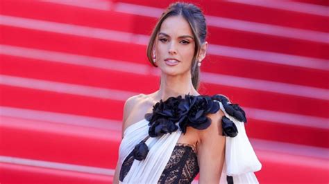 ŽENA IN Jeden z nejpoutavějších modelů v Cannes patřil Izabel Goulart