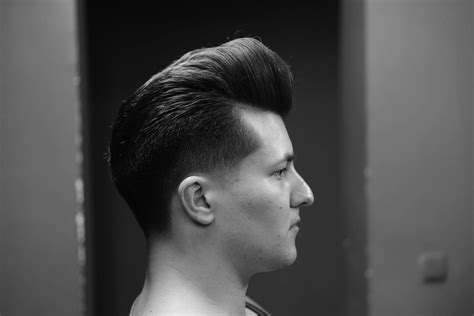 Помпадур (Pompadour) — мужская стрижка | FIRM Barbershop