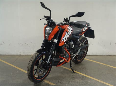 Купить б у KTM 200 Duke инжектор 6 передач в Москве оранжевый naked bike 2016 года на Авто ру