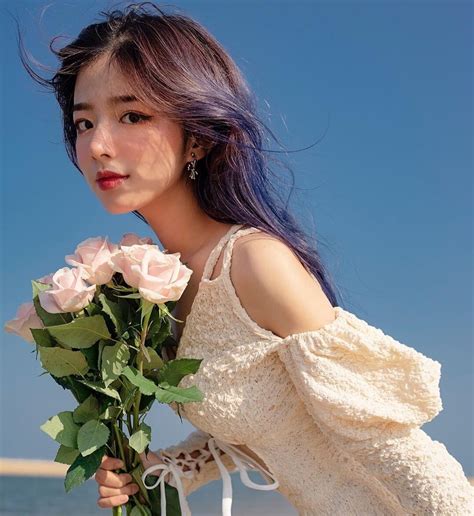 Nhan sắc thăng hạng của hot girl NEU sau 4 năm nổi tiếng