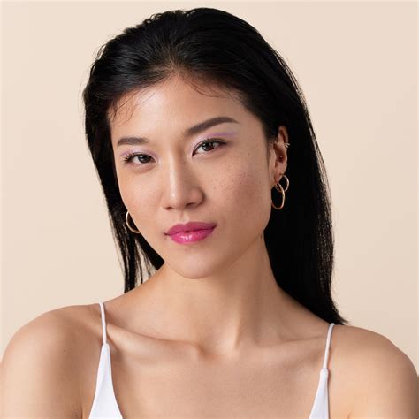 CATRICE Glossin' Glow Tinted Lip Oil Drama Mama online entdecken