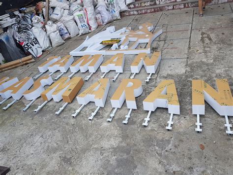 Pusat Pembuatan Huruf Timbul Acrylic