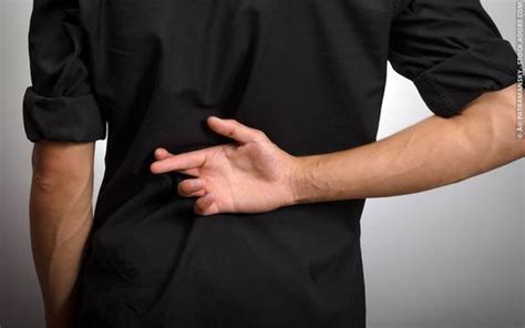 lying body language  psychologist world