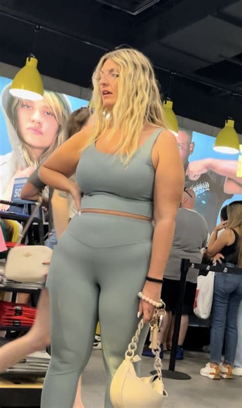 Plump Dumpy Blonde MILF In Turquoise Two Piece Spandex Spandex Leggings Yoga Pants Forum