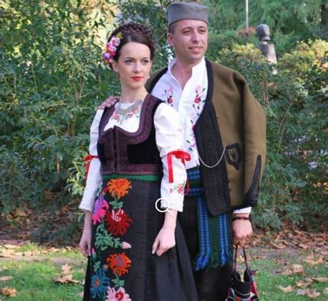 Serbian couple in traditional folk costumes | Traditional outfits ...