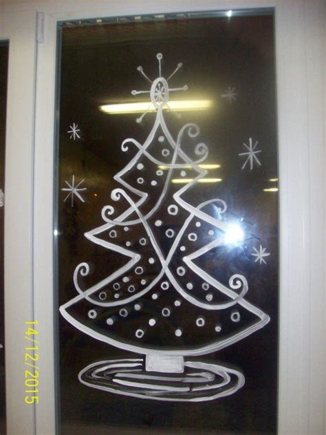 Рисунки к новому году на стекле маркером (49 фото)