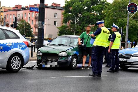 Wypadek Radiowozu W Warszawie Ranny Policjant I Jego Partnerka