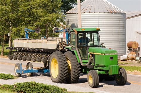 Planting Soybeans | If used, credit must be given to the Uni… | Flickr