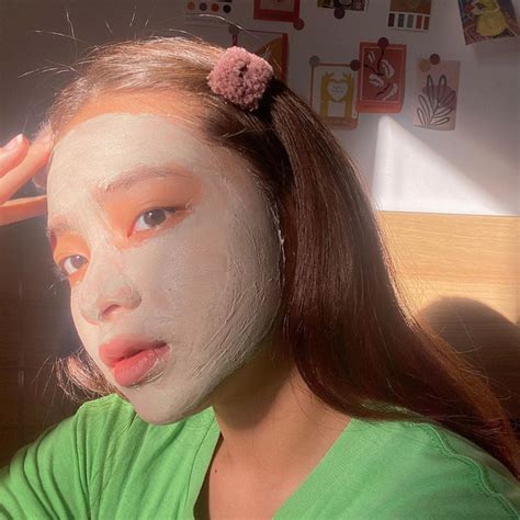 Để ý mới thấy 90 các hot girl tạp hoá trên Instagram đều chụp ảnh theo công thức