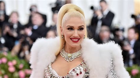 Stop Everything: Gwen Stefani Is Launching Her Own Makeup Line — See ...