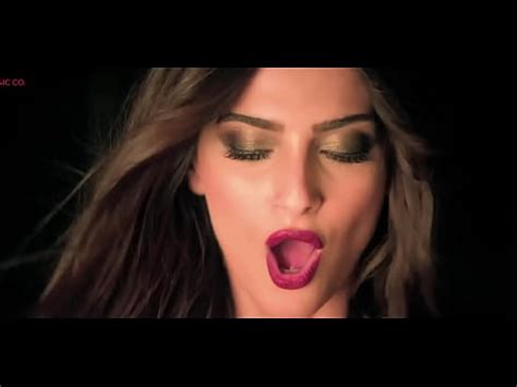 Sonam Kapoor Dancing XVIDEOS