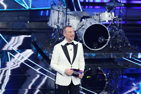 Sanremo Nella Prima Serata Amadeus Fa Il Botto Col Per Cento