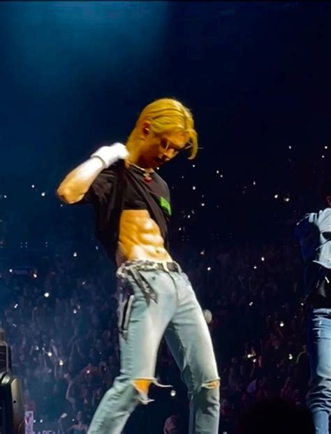 felixs abs hombres famosos chicos coreanos atractivos chicos famosos