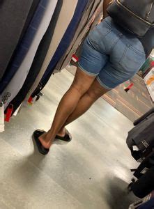 Ebony MILF Browsing Clothes SexyCandidGirls Top