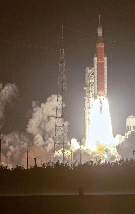 La Nave Orión Regresa Con éxito De La Luna Y Pone Fin A La Histórica