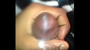 Caressant ma bite jusqu à ce que je buste une grosse noix XVIDEOS