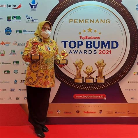 Bupati Kotawaringin Barat Raih Penghargaan Top Pembina Bumd Award Tahun