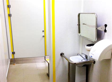 Наклонные зеркала для инвалидов и всех категорий МГН