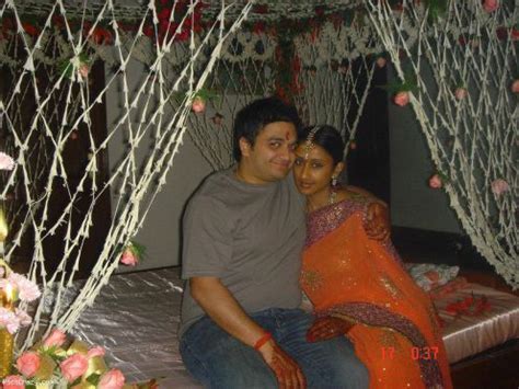 SEXY HOT ACTRESS WALLPAPERS MALLU AUNTY IN BED ROOM