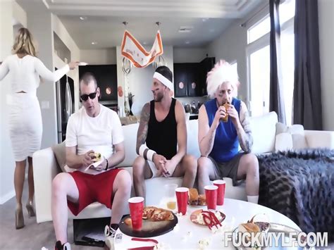 Scoring A Sporty Milf Katie Morgan