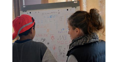 Невероятната история на Елица - от сиропиталище с увреждания до Нова ...