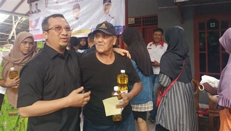 Caleg Perindo Ustaz Yusuf Mansur Doakan Anak Warga Pasar Rebo Bisa