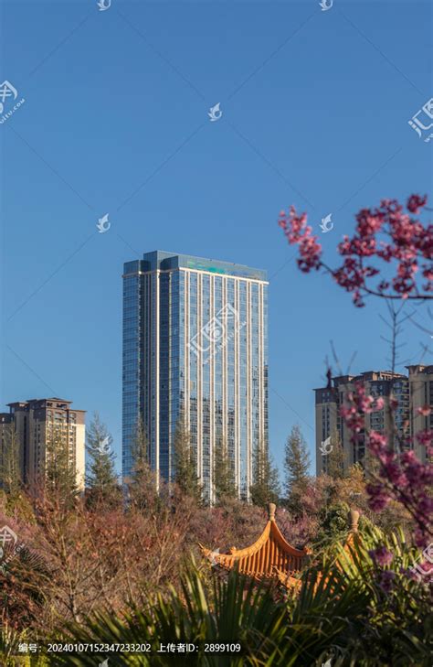 昆明呈贡区蓝天现代建筑都市风光建筑摄影摄影素材汇图网