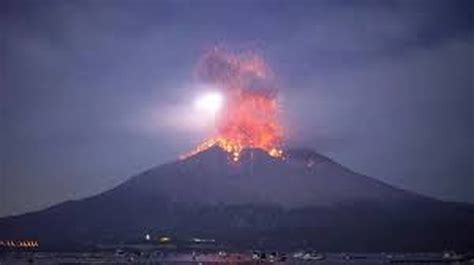 Japão Vulcão Sakurajima entra em erupção o mais alto nível de