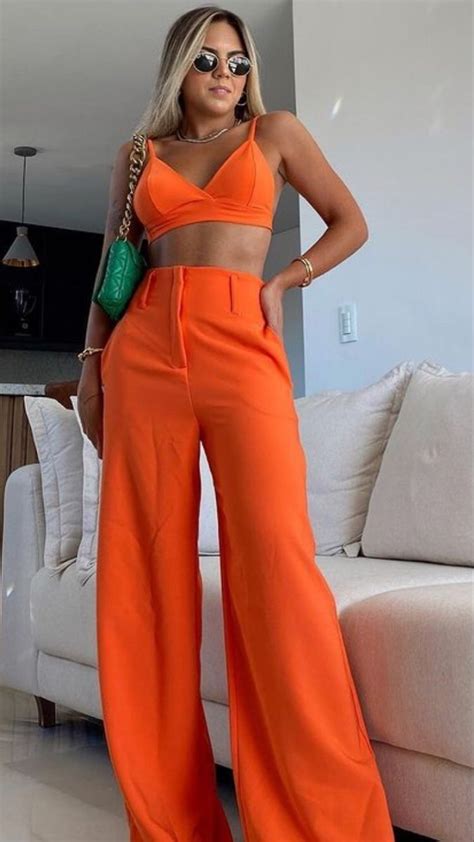 Look Feminino Estiloso Na Cor Laranja Conjunto Laranja Feminino Look