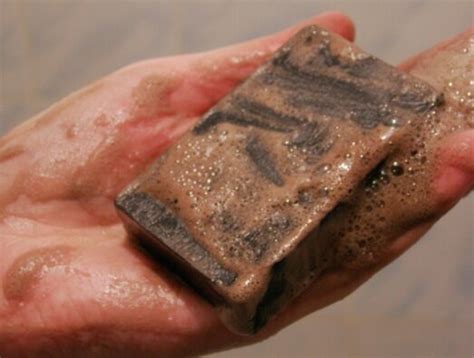 Применение дегтярного мыла для волос и лица: польза и вред