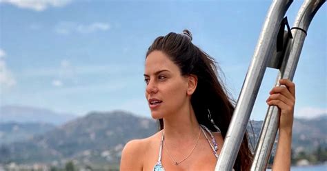 Σοφία Φυρού Δείτε την ξαπλωμένη με θέα τα βυζιά της και την πίσω όψη της Hot News Τα πιο