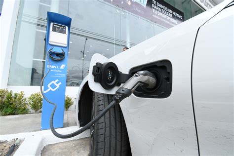 Sector gasolinero no prevé servicio para coches eléctricos