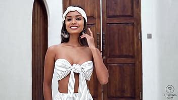 Sassy Asian Teenager Putri Cinta Fingering Her Pussy Hard XNXX