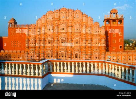 Balcon Donnant Sur La Majestueuse Et Magnifique Hawa Mahal Palais Des