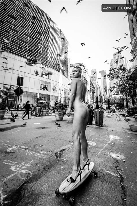 Marisa Papen Naked On A Skateboard On The Streets Of New York AZNude
