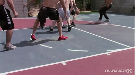 Vidéos gay gangbang XVIDEOS