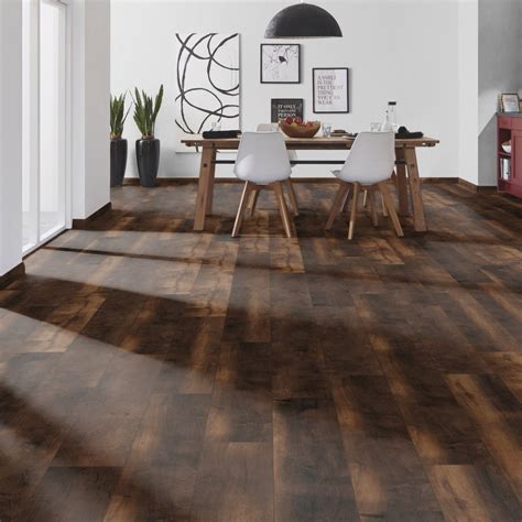 Corsair Oak Vintage Classic 10mm Laminate Flooring Leader