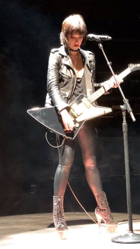 Halestorm lzzy hale photo print 1 rock legend free etsy – Artofit