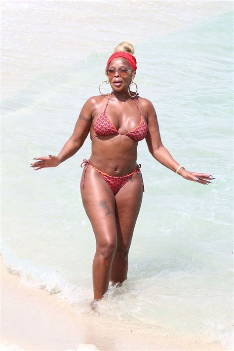 Mary J Blige In A Bikini Miami Beach 03 12 2022 CelebMafia