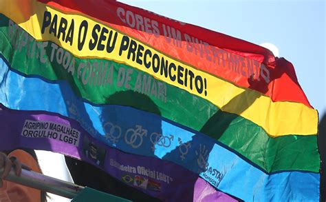 Na Abertura Da Parada Gay Militantes Cobram Lei Anti Homofobia 04 05 2014 Cotidiano Folha