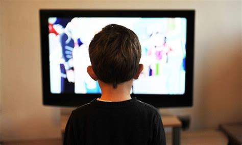 Bambini Davanti Alla Tv E Cartoni Regole Ore E Danni Nel Tempo