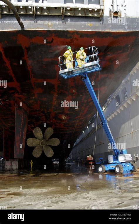 Calif Clean Hull Dry Dock Nassco Shipyard Workers San Diego Us