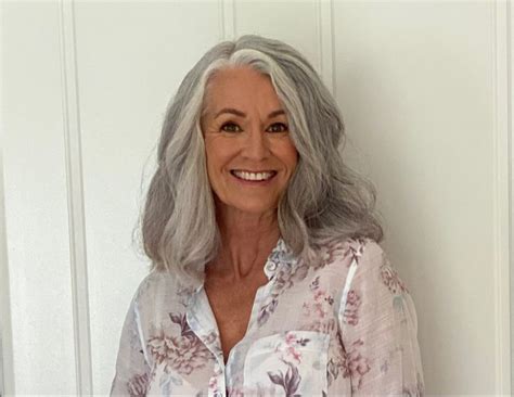 Beautiful Gray Hair Beautiful Women Over 50 Beautiful Old Woman