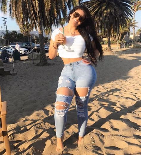 3 Hot Sexy Vanessa Ochoa Bikini Pics