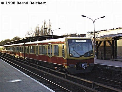 Zug der BR 481 in traditioneller Farbgebung - Versuchsausführung mit ...